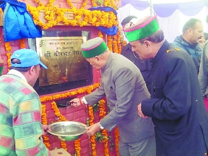 cm virbhadra singh on a visit to rampur.