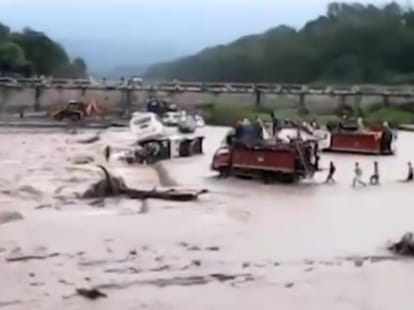 bolero accident due to river at rishikesh.