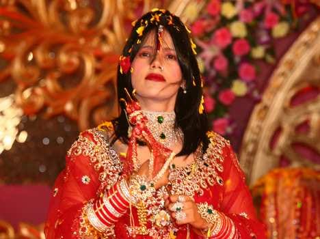 ram mandir mahant alleged that radhe maa trying to kill him.