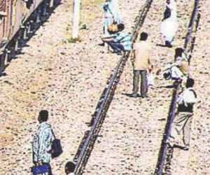 breakage in railway track near chandi mandir