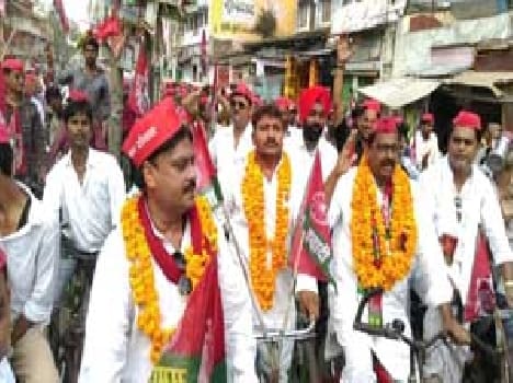 Roads came on old samajvadi workers