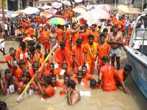 In Kashi kanvatiyas Carvan of
