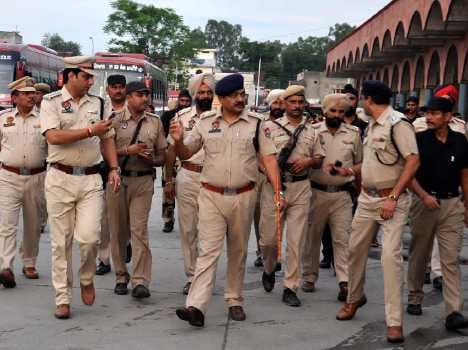 2 suspected man in army uniform with weapons in pathankot