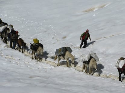 indian army road to kargil via himachal lahaul spiti indo pak border.