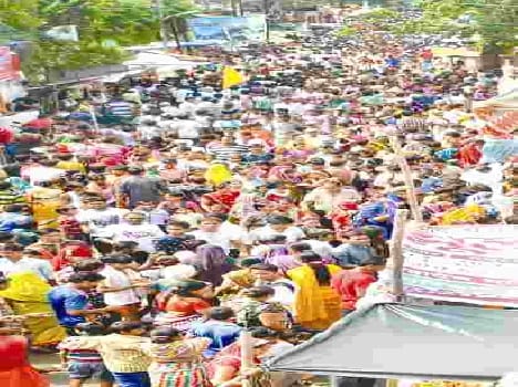 crowd in balkeswhar mela