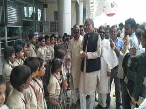 Kailash Satyarthi spoke to the children 'found enough food and good education'