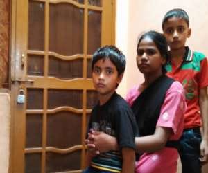 child saw the corpse lying on the floor of his parents