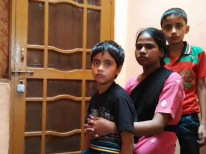 child saw the corpse lying on the floor of his parents
