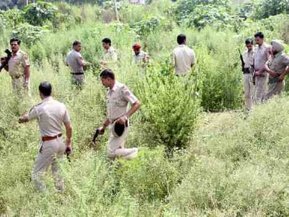 two suspects appeared in military uniform at school, terror in city