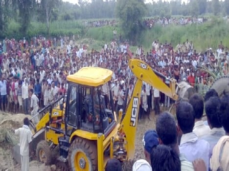 Kanvdion trolley full of upturned, three killed