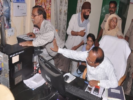 1.48 lakh looted from old punk absconding