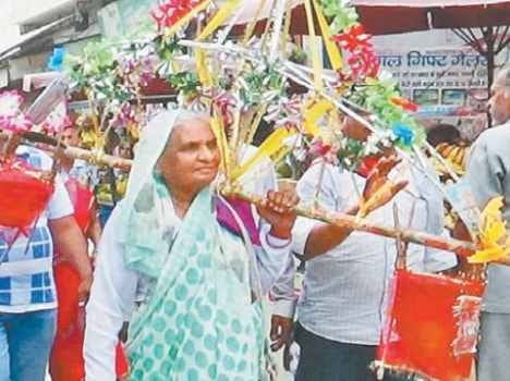 salute to 79 year old lady, unique devotee of god shiv