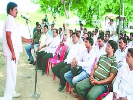 Teachers pension cuts demanded by the picket