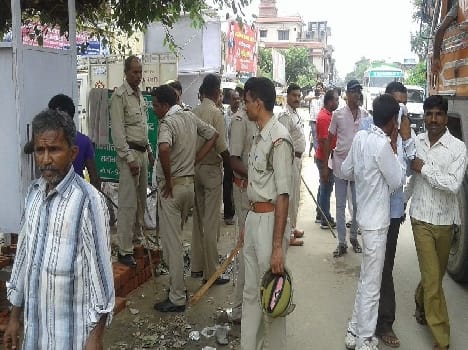 Police baton on Kanvdion Ftkari