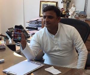 Akhilesh Yadav launches Samajwadi app.