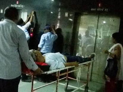 one died in kgmu trauma centre lift