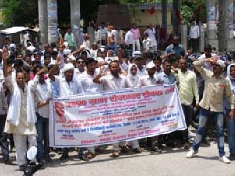  Black servants employed by bandaging removed procession