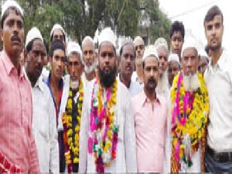 The first batch of pilgrims leave
