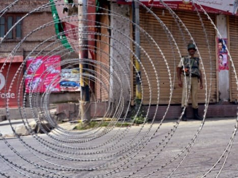 clashes continue in baramulla