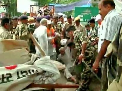 kejriwal backs ex-servicemen on protest at jantar mantar