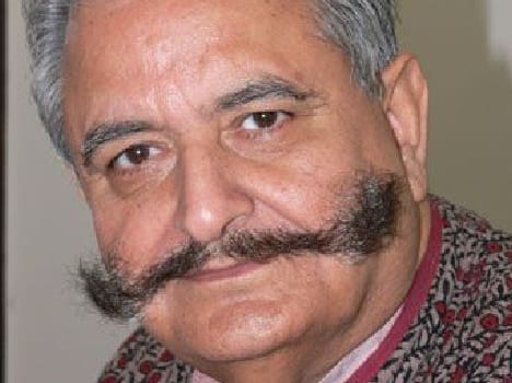 agriculture minister sujan singh pathania takes cognisance of sabji mandi loot issue.