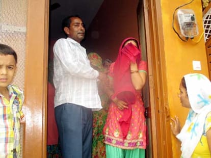 soldier dies while saving a girl from some persons