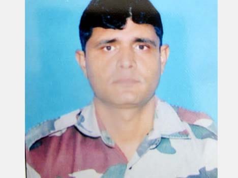 soldier dies while saving a girl from some persons