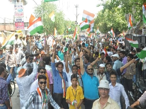 Unfurled the tricolor, imbued with patriotic people