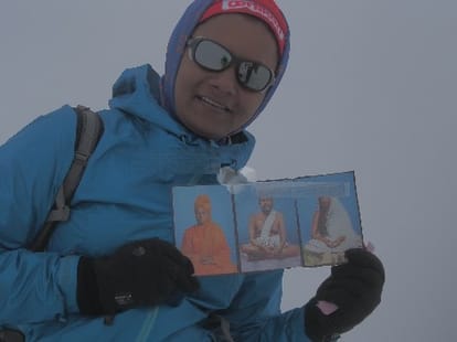 arunima sinha sings national anthem on mount rosa