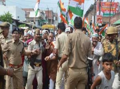 Congress Legislature with four hundred supporters arrested , released