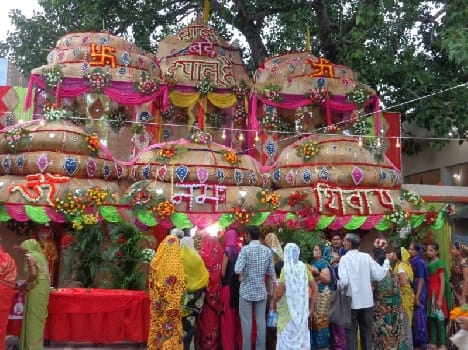 Bomb-bomb naive to proclaim the pagoda Gunje