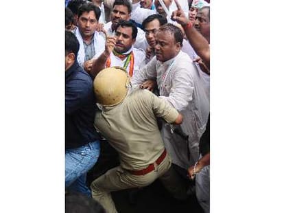 Rahul Gandhi calls injured UP Congress leaders.