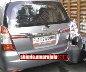 dhumal inova accident at mandi.