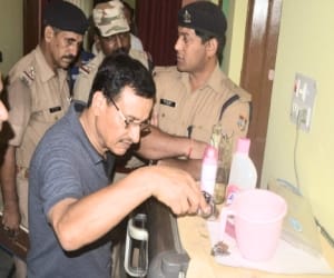 loot in army man house at roorkee.
