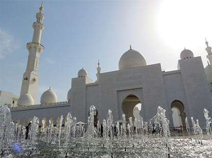 controversy raised over mosque visit of Narendra Modi in UAE