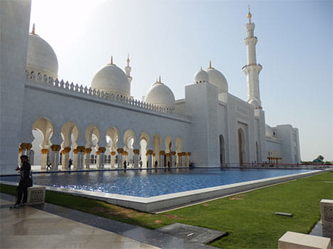 controversy raised over mosque visit of Narendra Modi in UAE