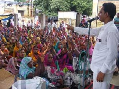 Cooks worse than the situation of bonded labor