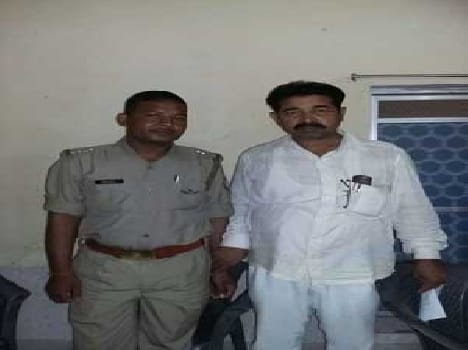 Inspector caught accepting a bribe of 30 thousand rupees