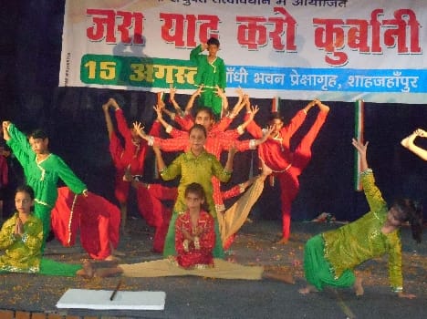 Group dances by uplifting feeling