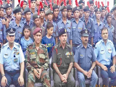 Dhoni told to cadets, how to become army officer 
