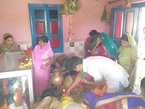 The devotees did worship