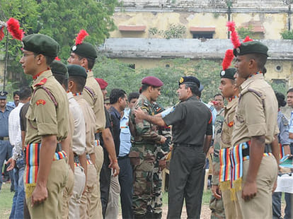 mahendra singh dhoni give tips to ncc cadets 