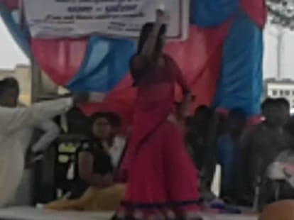 viral video of hisar farmers dance with girls on protest place