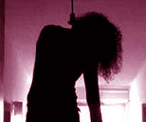 Noose was hanging on Clarke these hotels' cashiers wife.
