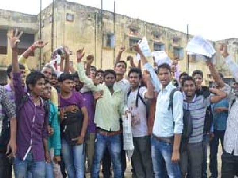 Apatron to admit students on the commotion