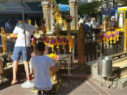 Bangkok temple reopened after bomb blast