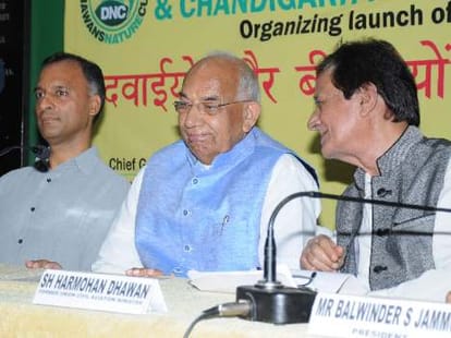 congress minister pawan bansal praises bjp minister harmohan dhawan