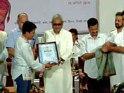 Kejriwal went Bihar, Nitish ready to welcome with Lalu.