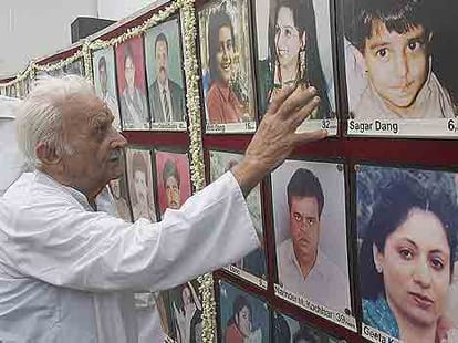 uphar cinema case: wasted lives,  he should be a pilot, but now he is driving cab