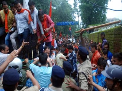 abvp huge rally in dehradun for education system.